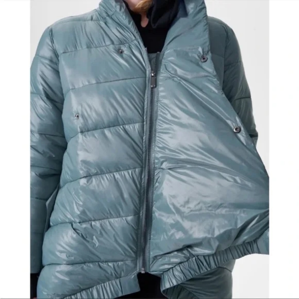 Universal Standard Kanda Puffer - Blue - Picture 3 of 5